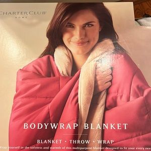 NWT Bodywrap blanket with poly fill